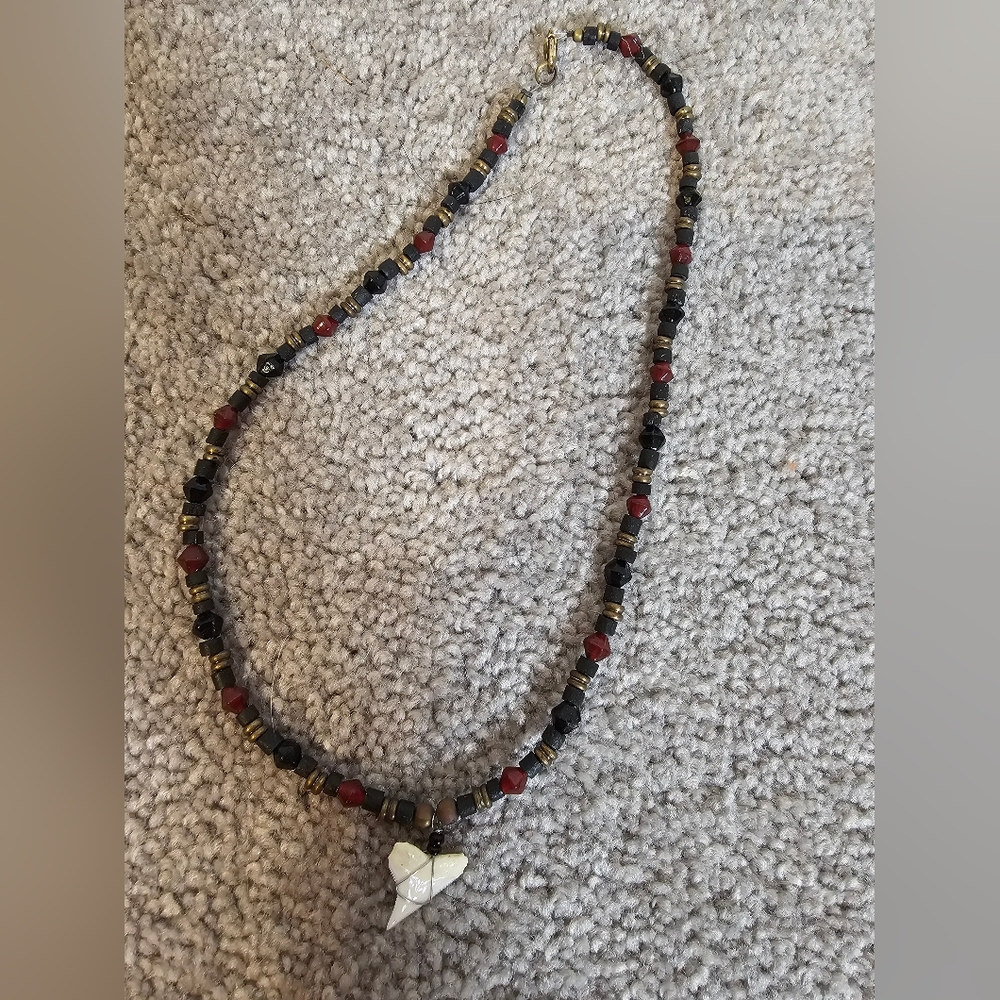 9.5 Inch Shark Tooth Souvenir Necklace